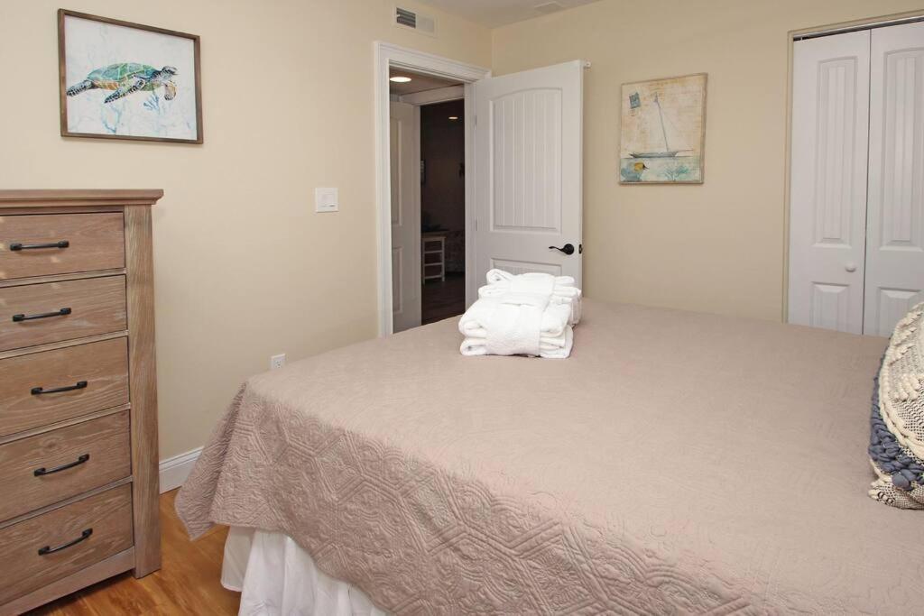 Cute 2 Bedroom, 2 Bath Condo At Folly Field Beach Hilton Head Island Eksteriør billede