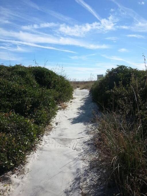 Cute 2 Bedroom, 2 Bath Condo At Folly Field Beach Hilton Head Island Eksteriør billede