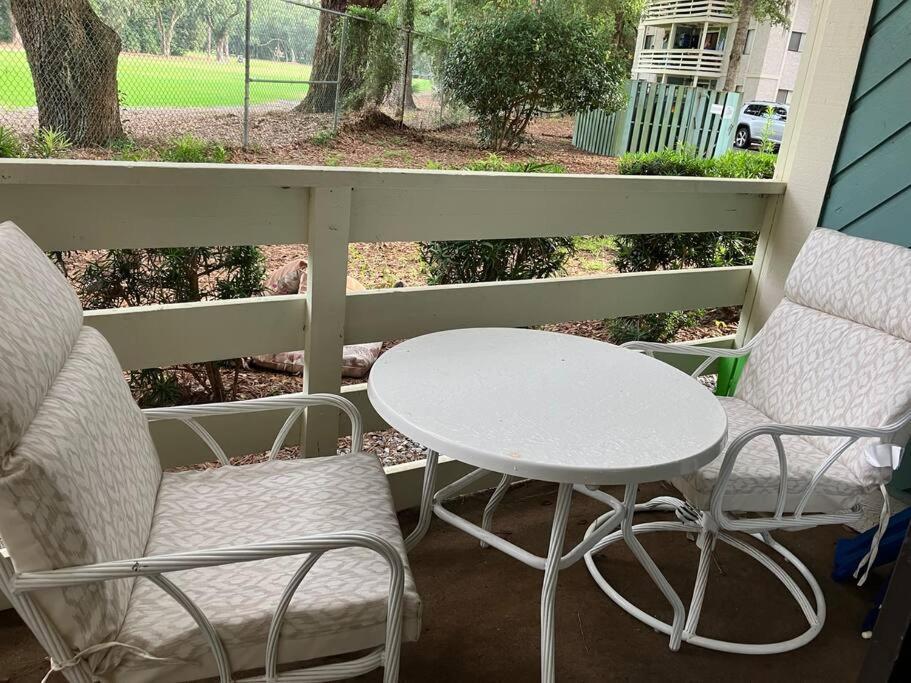 Cute 2 Bedroom, 2 Bath Condo At Folly Field Beach Hilton Head Island Eksteriør billede