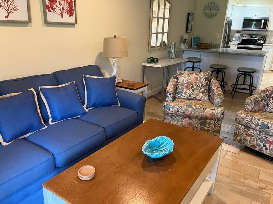 Cute 2 Bedroom, 2 Bath Condo At Folly Field Beach Hilton Head Island Eksteriør billede