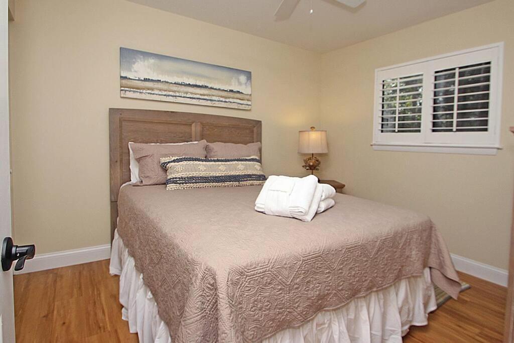 Cute 2 Bedroom, 2 Bath Condo At Folly Field Beach Hilton Head Island Eksteriør billede