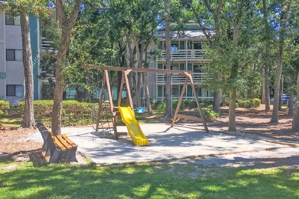 Cute 2 Bedroom, 2 Bath Condo At Folly Field Beach Hilton Head Island Eksteriør billede