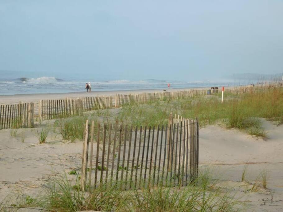 Cute 2 Bedroom, 2 Bath Condo At Folly Field Beach Hilton Head Island Eksteriør billede
