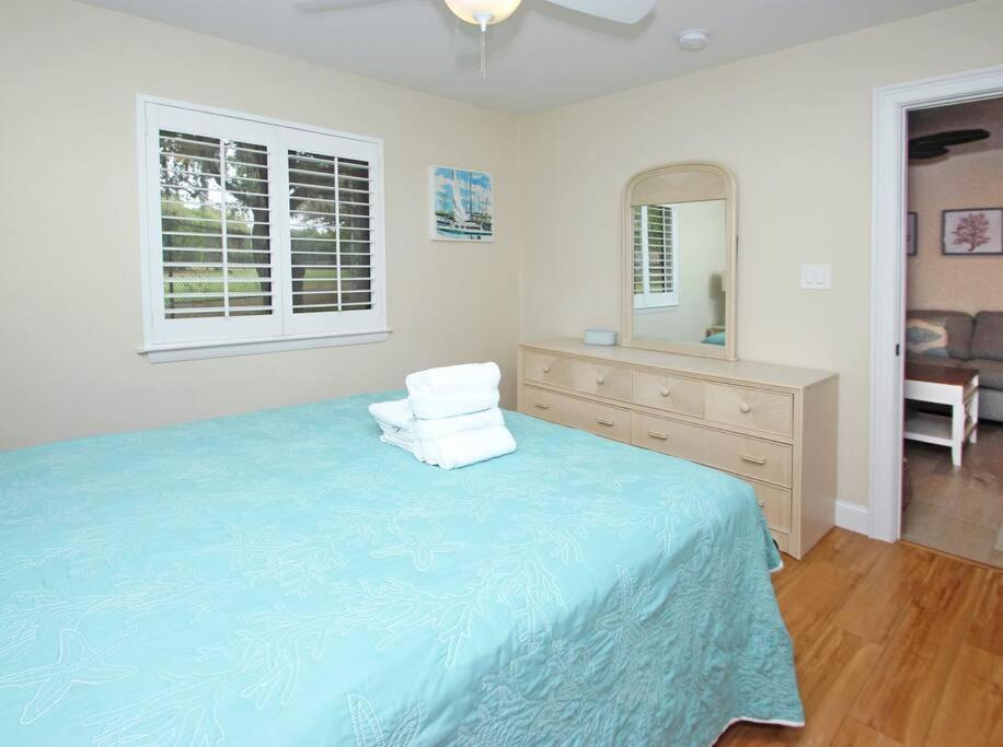 Cute 2 Bedroom, 2 Bath Condo At Folly Field Beach Hilton Head Island Eksteriør billede